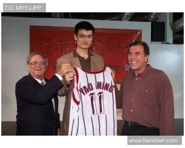 姚明带领球队勇夺总冠军的辉煌历程与感人瞬间回顾