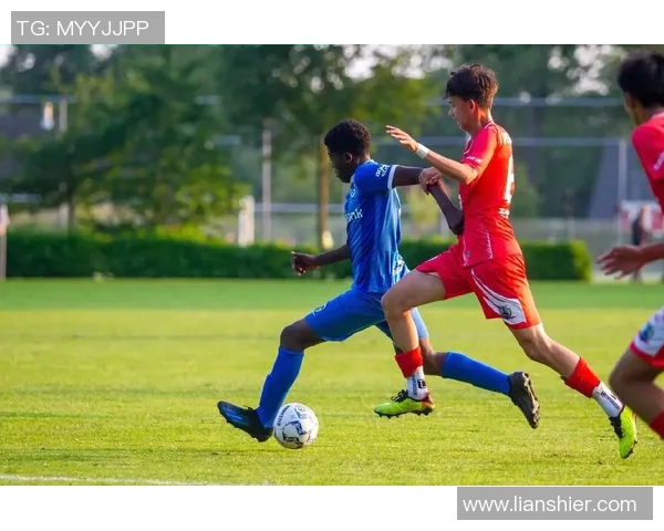 被踢的足球明星背后的故事与奋斗历程揭秘